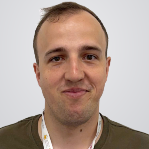 LUKAS cuadrado